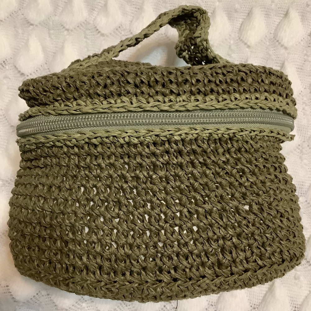 OLD NAVY NWOT GREEN CROCHET PURSE